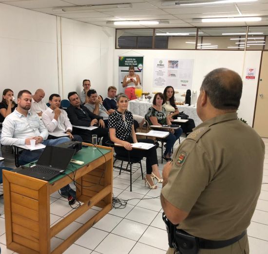 Comandante Alexandre Vieira se apresenta a empresários na Acibalc