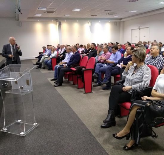 Em Blumenau, Vale do Itajaí apresenta pleitos do Voz Única a candidatos