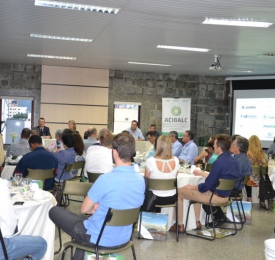 Evento para empresários busca integrar classe e estimular o networking em Camboriú