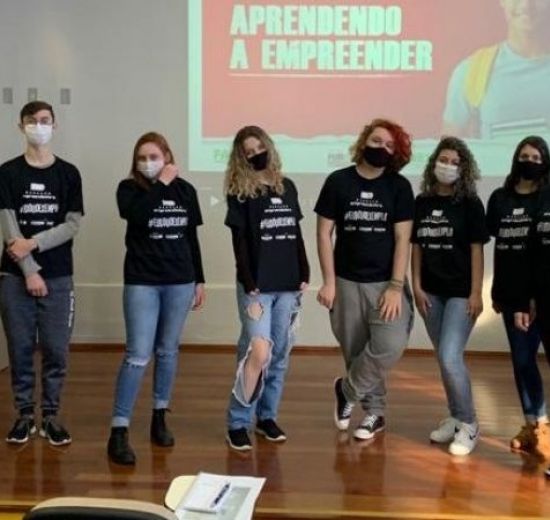 Jovens estudantes iniciam a Etapa Play do Programa Geração Empreendedora em Balneário Camboriú 