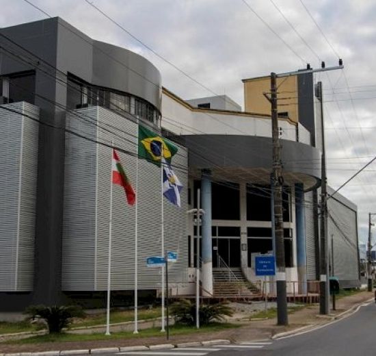 Observatório Social de BC reúne entidades e elabora ofício pedindo redução salarial da Câmara de Vereadores