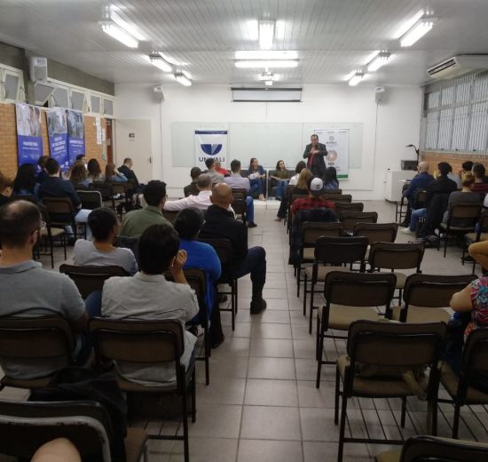 Painel com tema “Menos Burocracia, Mais Eficiência” é realiza por Núcleo Jovem da Acibalc em universidade